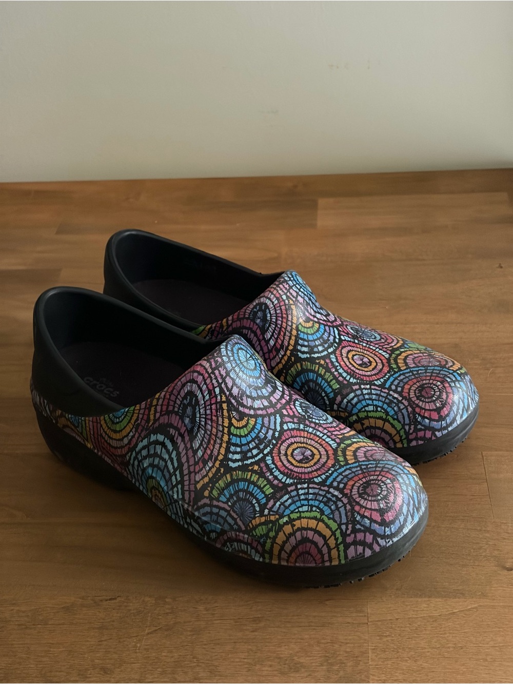 Crocs Neria Pro II Graphic Work Nurse Clogs Multi Mandala Swirl Women’s 10